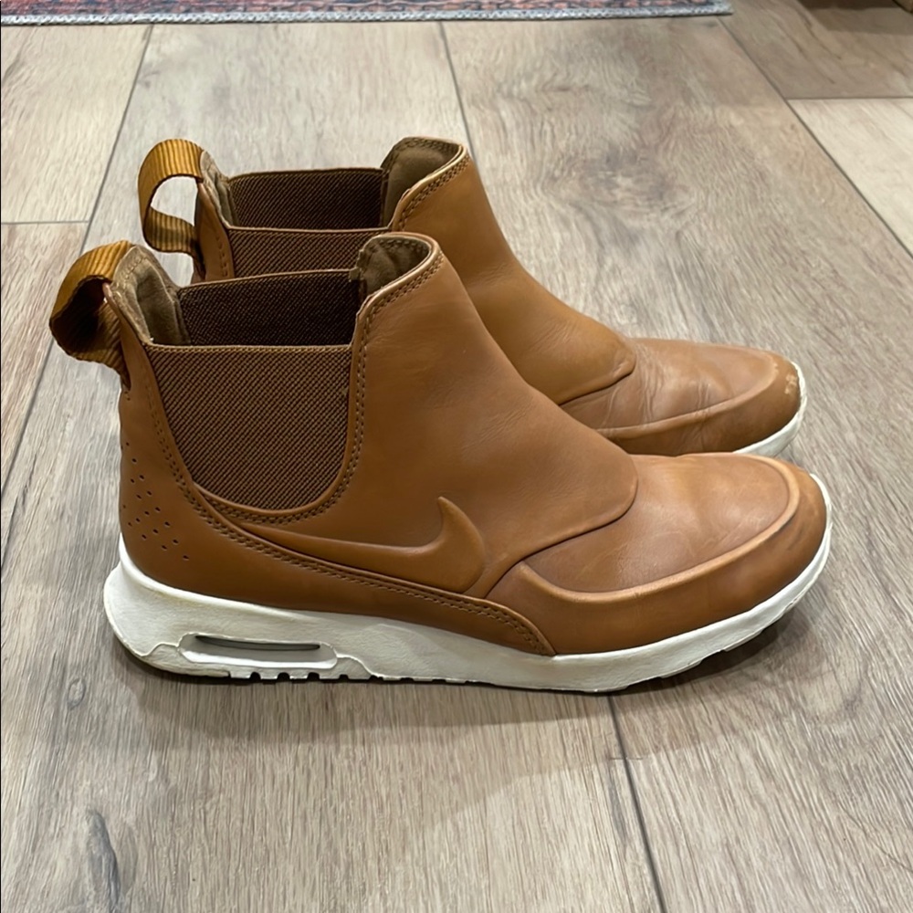 Women’s Nike Tan Leather Shoes